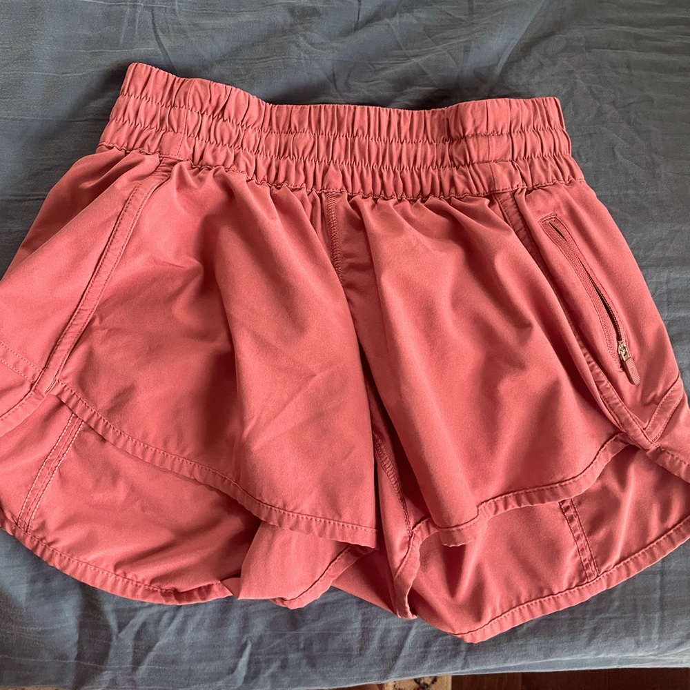 lululemon pink shorts